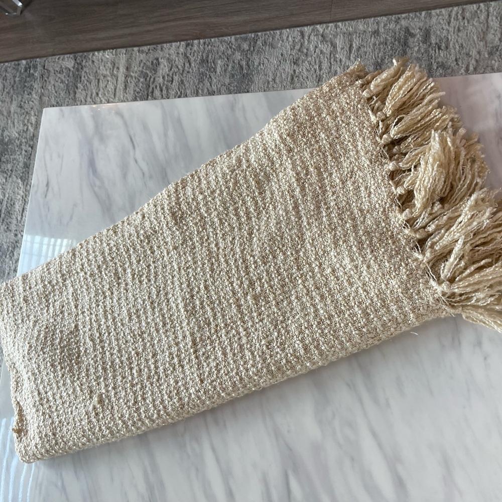 Throw blanket